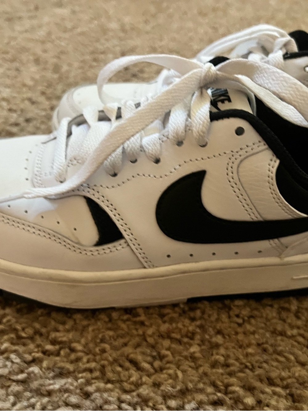 Nike Kids White and Black Low-Top Sneakers with Black Swoosh